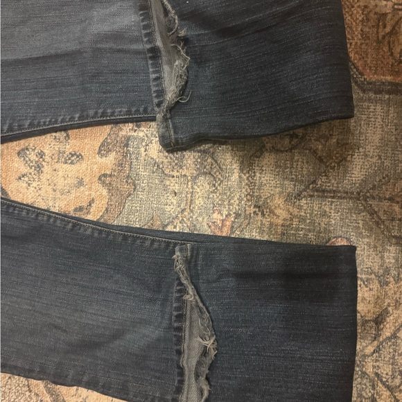 Lucky Brand button flu boot cut jeans size 8 inseam is 29” good condition - Picture 7 of 8